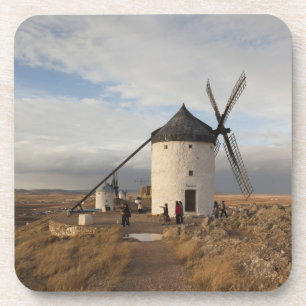 Antiquitätenwindmühlen La Mancha mit Besuchern Getränkeuntersetzer