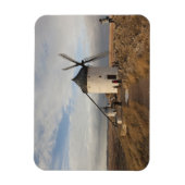 Antiquitätenwindmühlen La Mancha mit Besuchern Magnet (Vertikal)