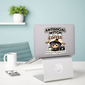 Antisoziale Hexe Kaffee Halloween Aufkleber (Laptop auf Schreibtisch)