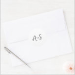 Antonia Black and White Elegante Wedding Runder Aufkleber<br><div class="desc">Elegante Hochzeitsaufkleber mit einem einfachen Design mit Ihrem Monogramm in einem Script-Schriftart.</div>