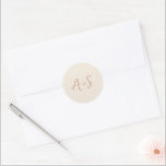 Antonia Earthy Neutrals Elegant Wedding Runder Aufkleber<br><div class="desc">Elegante Hochzeitsaufkleber mit einem einfachen Design mit Ihrem Monogramm in einem Script-Schriftart.</div>