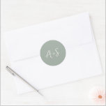 Antonia Sage Green Elegant Wedding Runder Aufkleber<br><div class="desc">Elegante Hochzeitsaufkleber mit einem einfachen Design mit Ihrem Monogramm in einem Script-Schriftart.</div>