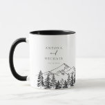 ANTORA Schwarz-Weiß-Gebirge Hochzeitsnamen Tasse<br><div class="desc">Diese Tasse ist mit einer schwarz-weißen Kiefernskizze mit bearbeitbarem Farbton versehen. Diese Keramik Tasse ist ein perfektes Geschenk für Braut und Bräutigam.</div>