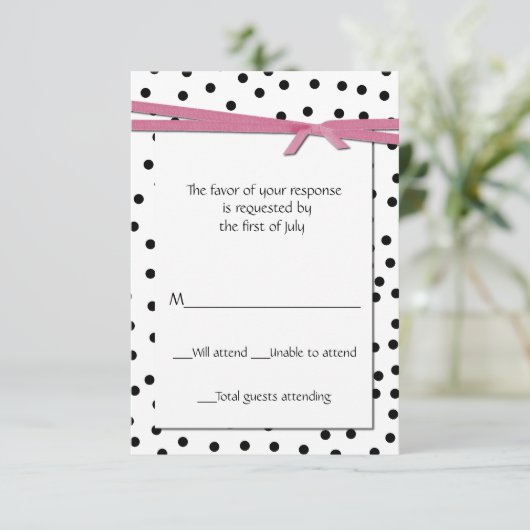 Antwortkarte für Schwarz-Weiß-Polka-Dot-Party RSVP Karte (Stehend Vorderseite)