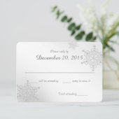 Antwortkarte für Silver Snowflakes RSVP Karte (Stehend Vorderseite)