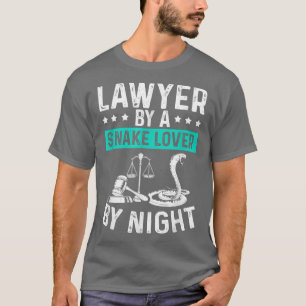 Anwalt bei Day Snake Lover von Night Attorney Occu T-Shirt