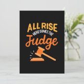 Anwältin hier kommt der Richter Einladung (Stehend Vorderseite)