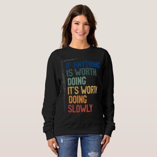 Anything Worth Doing Is Worth Doing Slowly Quote Sweatshirt (Vorne ganz)