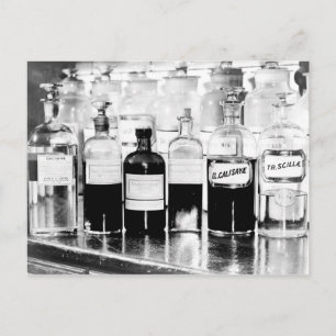 Anzeige von Apothekerschalen mit Medikamenten Postkarte