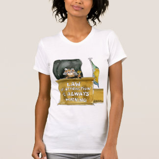 Anziehungsgesetz, das immer im Shirt funktioniert