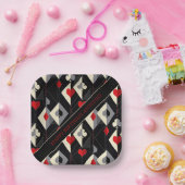 Anzug von Spielkarten im Poker. Pappteller (Party)