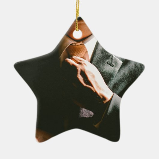 Anzugsgeschäftsmann-Krawatten-Schatteneffekt Keramik Ornament (Vorne)