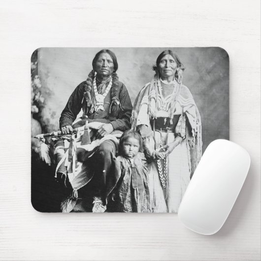 Apache HauptAntonio Maria mit seiner Familie, 1897 Mousepad (Mit Mouse)