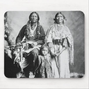 Apache HauptAntonio Maria mit seiner Familie, 1897 Mousepad