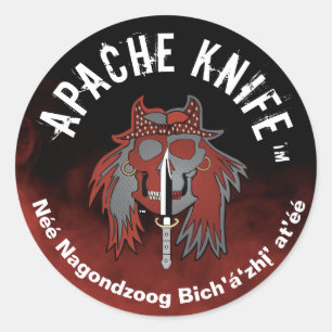 Apache Kinfe ®️ ™️ wir gegen das Böse kämpfen 🇺.  Runder Aufkleber