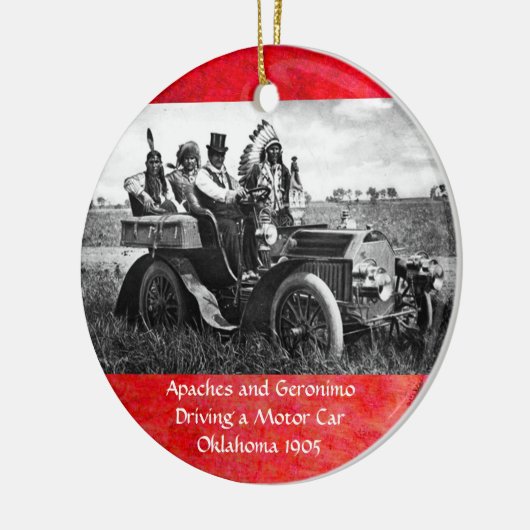 APACHES UND GERONIMO, DIE EIN AUTOMOBIL FAHREN KERAMIKORNAMENT (Links)