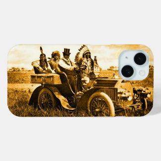APACHES UND GERONIMO FAHREN MIT EINEM KRAFTWAGEN iPhone 15 HÜLLE