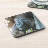 Ape Kapuze ~ Japanischer Gorilla Eating Getränkeuntersetzer (Linke Seite)