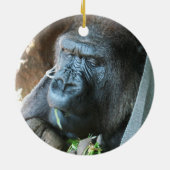 Ape Kapuze ~ Japanischer Gorilla Eating Keramik Ornament (Hinten)
