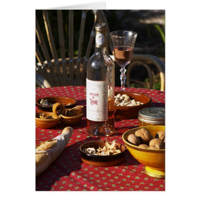 Aperitif und Aperitifs zubereitet: Brot, Oliven, (Vorne)