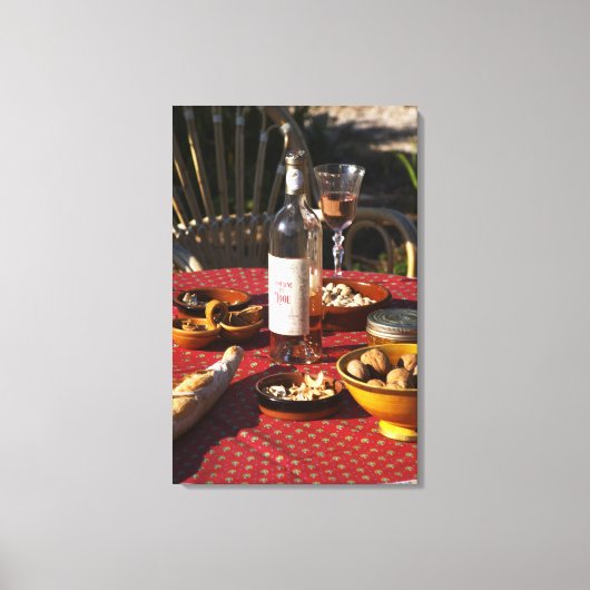 Aperitif und Aperitifs zubereitet: Brot, Oliven, Leinwanddruck (Vorderseite)