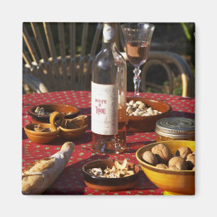 Aperitif und Appetithäppchen vorbereitet: Brot, Ol Magnet