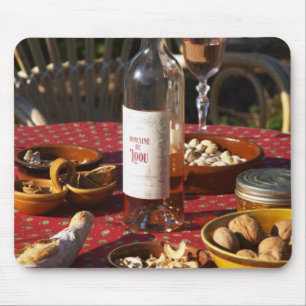 Aperitif und Appetithäppchen vorbereitet: Brot, Ol Mousepad