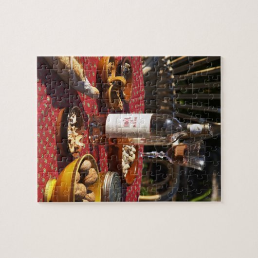 Aperitif und Vorspeisen, zubereitet: Brot, Oliven, Puzzle (Horizontal)