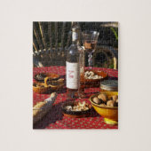 Aperitif und Vorspeisen, zubereitet: Brot, Oliven, Puzzle (Vertikal)