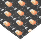 Aperol Spritz Muster Tischdecke (Schrägansicht)