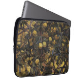 Äpfel an den Zweigen der Bäume (von Serebriakova) Laptopschutzhülle (Vorne Rechts)