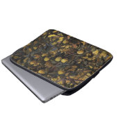 Äpfel an den Zweigen der Bäume (von Serebriakova) Laptopschutzhülle (Vorne Knopf)