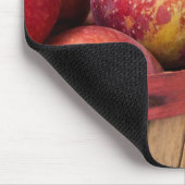 Äpfel in einem Scheffelkorb Mousepad (Ecke)