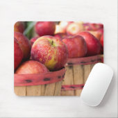 Äpfel in einem Scheffelkorb Mousepad (Mit Mouse)