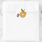 Apfel mit Wurm Runder Aufkleber (Tasche)