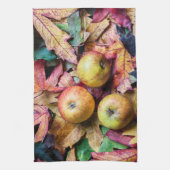 Äpfel und Herbstblätter Handtuch (Vertikal)