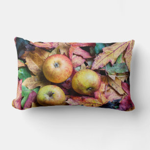 Äpfel und Herbstblätter Lendenkissen