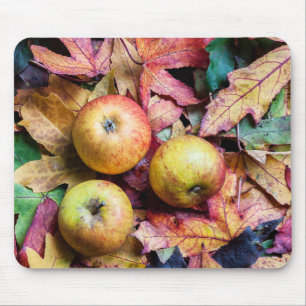Äpfel und Herbstblätter Mousepad