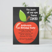 Apfel unserer ersten Geburtstagspartei Einladung (Stehend Vorderseite)