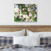 Apfelbaum blüht. leinwanddruck (Insitu (Schlafzimmer))