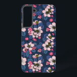 Apfelblüte auf dunkelblau samsung galaxy hülle<br><div class="desc">Handgezeichnete Apfelblüten und Bienen auf dunkelblauem Hintergrund</div>