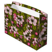 Apfelblüte auf dunkelgrün große geschenktüte (Rückseite Schrägansicht)
