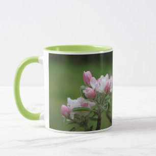 Apfelblüte und grüne Blätter Tasse