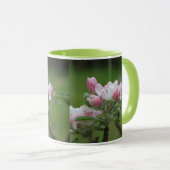 Apfelblüte und grüne Blätter Tasse (VorderseiteRechts)