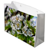 Apfelblüten Große Geschenktüte (Rückseite Schrägansicht)