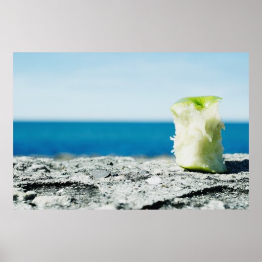 Apfelkern im Schmutz Poster (Vorne)
