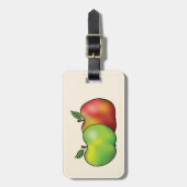 Apfelobst und Apfelkuchen mit rotem und grünem Car Gepäckanhänger (Vorderseite vertikal)