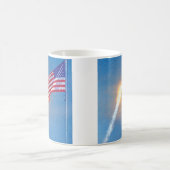 Apollo 11 Start mit amerikanischer Flagge Kaffeetasse (Mittel)