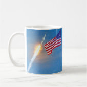 Apollo 11 Start mit amerikanischer Flagge Kaffeetasse (Links)