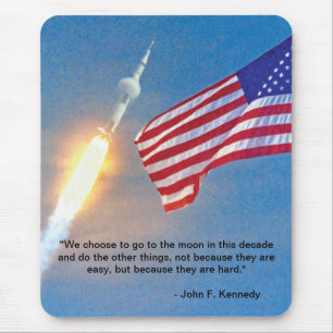 Apollo 11 Start mit amerikanischer Flagge Mousepad